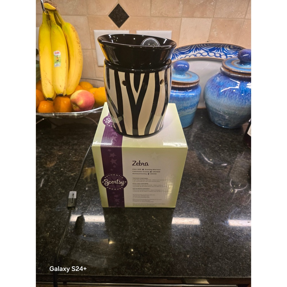 Scentsy Zebra Full Size Warmer Black White Animal Print Electric Wax Melter Bulb